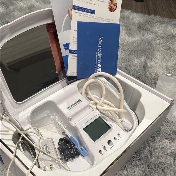 MicrodermMD -At home microdermabrasion Kit. - Picture 1 of 8